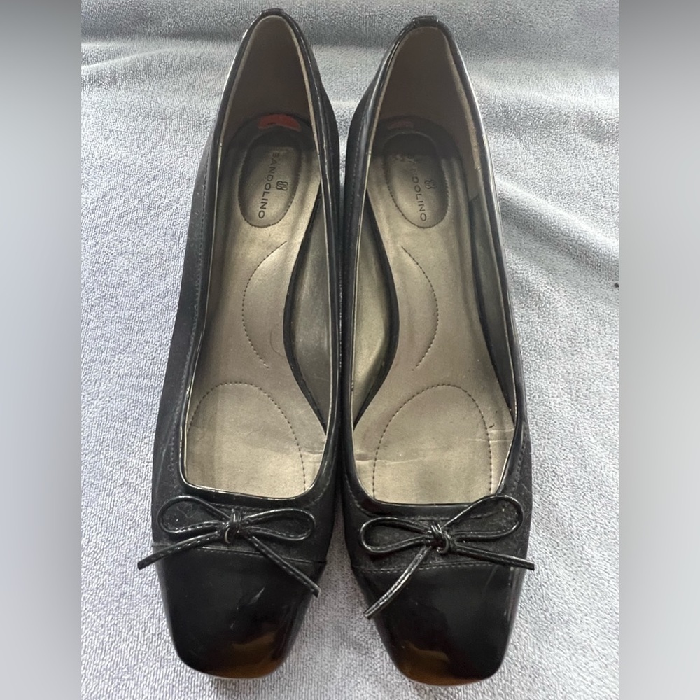 Black low heel shoes